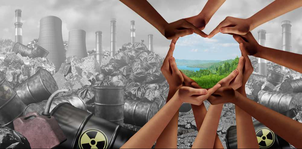 Unité environnementale et Journée mondiale de la Terre, concept environnemental mondial avec la communauté mondiale comme mains protégeant la nature contre la pollution et le changement climatique.
